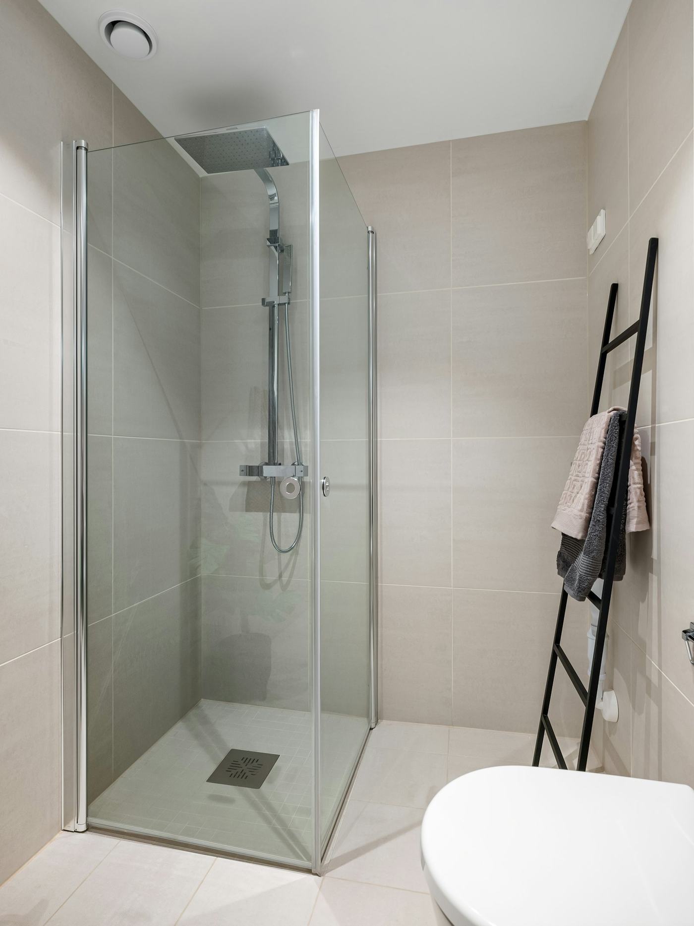 Tiled walk-in shower