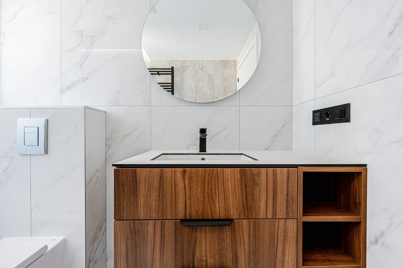 Bathroom vanity with stone tile